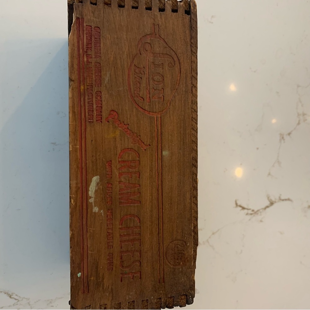 Vintage Lion Brand Pasteurized Chive Cream Cheese Wooden Box 3.5” x 3” x 7” NJ - Picture 9 of 10